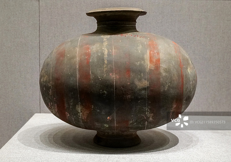 彩绘灰陶条带纹茧形壶 东汉时期 北京故宫博物院陶瓷馆（武英殿）图片素材