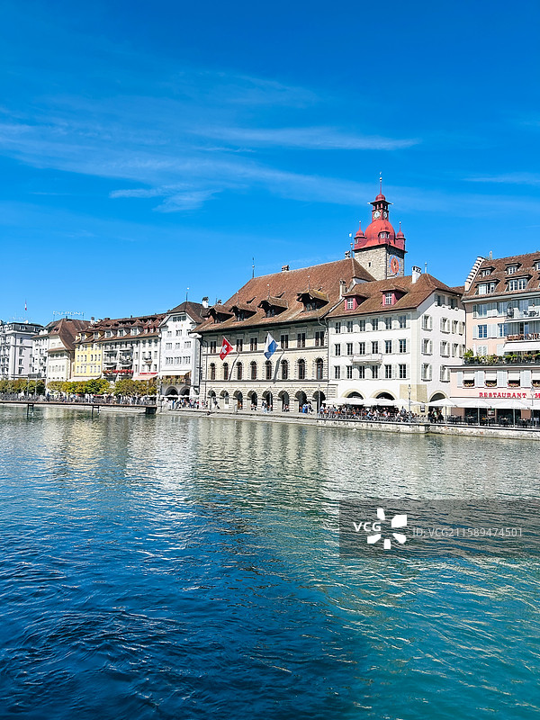 欧洲瑞士河流与河边建筑景色图片素材