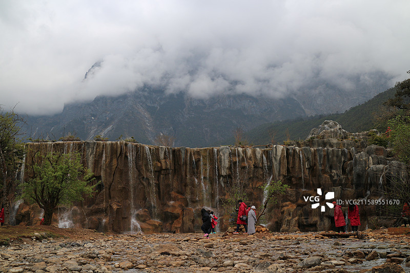 云南省丽江市玉龙县玉龙雪山镜潭湖图片素材
