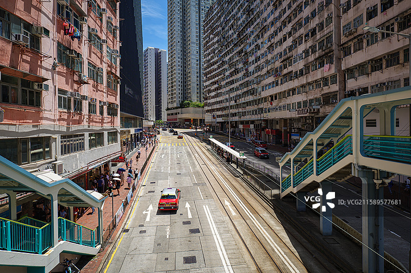 香港港岛鲗鱼涌英皇道怪兽大厦拥挤都市街景图片素材