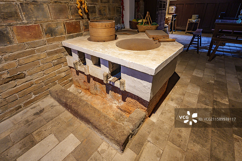 福建省三明市泰宁古城尚书第古宅内的老式厨房灶头图片素材