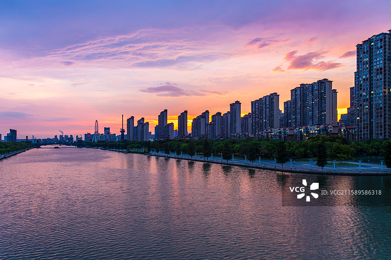 落日晚霞，通吕运河城市风光，摄于静海大桥图片素材