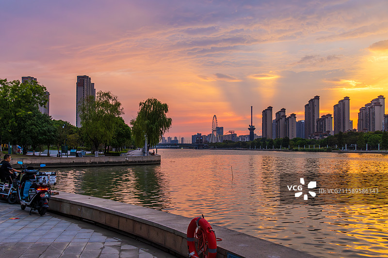 落日晚霞，通吕运河城市风光，摄于静海大桥图片素材