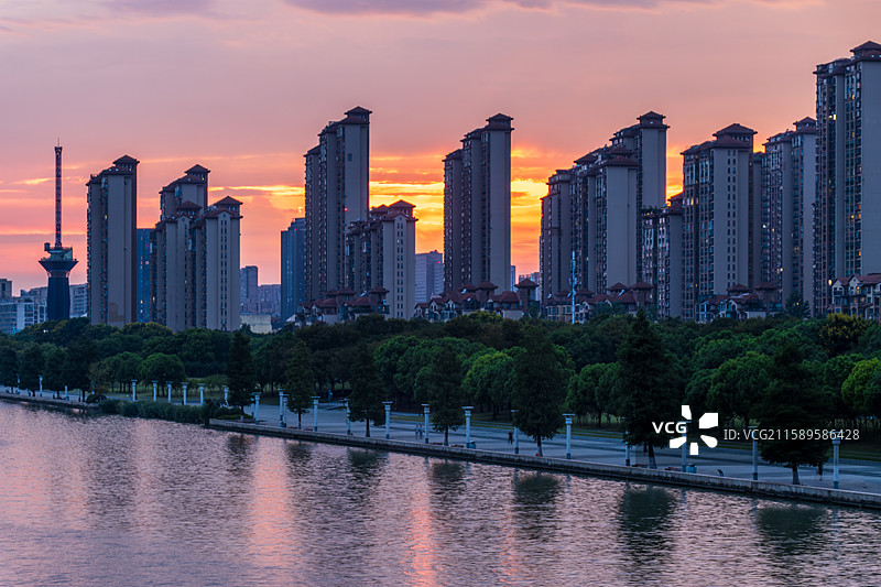 落日晚霞，通吕运河城市风光，摄于静海大桥图片素材