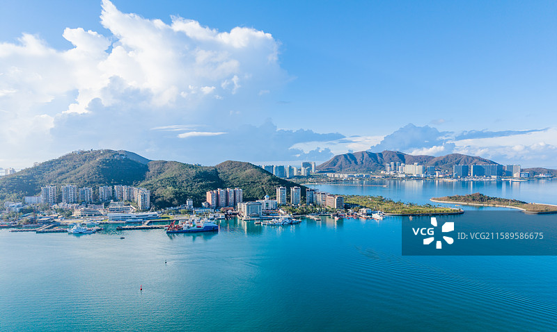 海南三亚海岸线CBD建筑中央商务区城市海洋交通高视角航拍图片素材