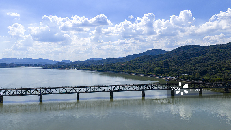 航拍钱塘江 钱塘江大桥 航船图片素材
