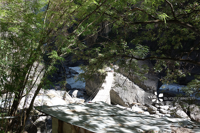 云南省迪庆州香格里拉市中甸县中虎跳峡：中虎跳石图片素材