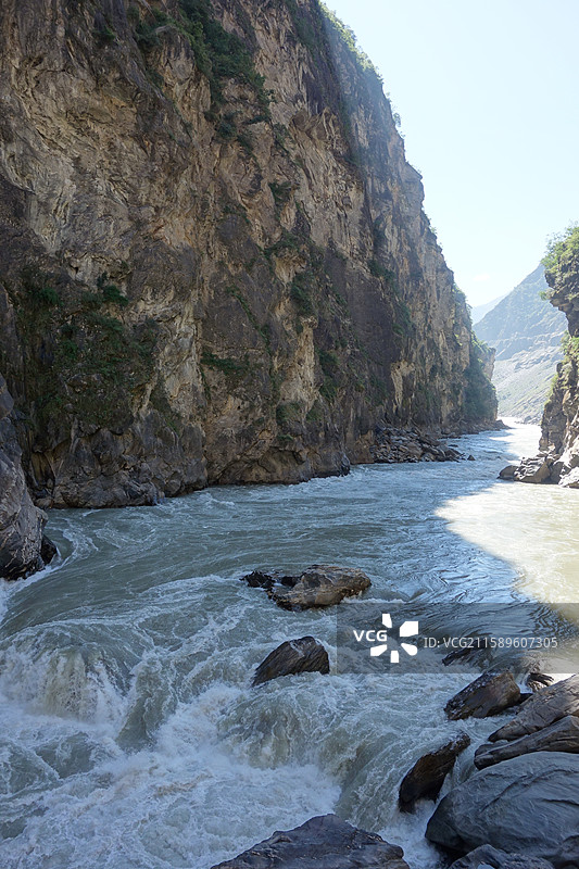 云南省迪庆州香格里拉市中甸县中虎跳峡：张老师小路图片素材