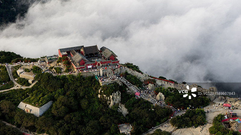 初秋的泰山图片素材