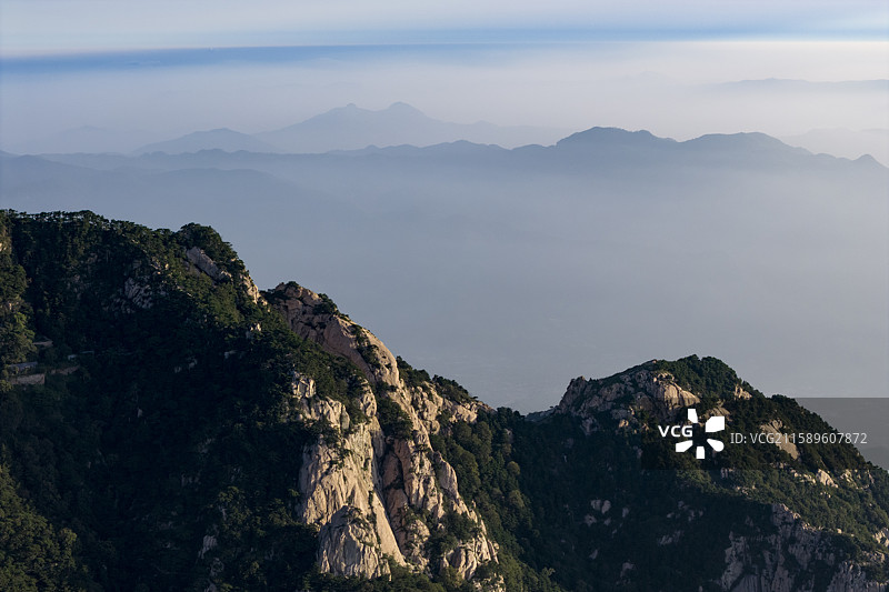初秋的泰山图片素材