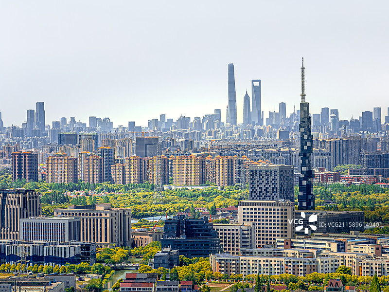 绿洲康城 浦东文广大楼电视塔 上海浦东康桥城市天际线 眺望上海张江科学城南部区域图片素材