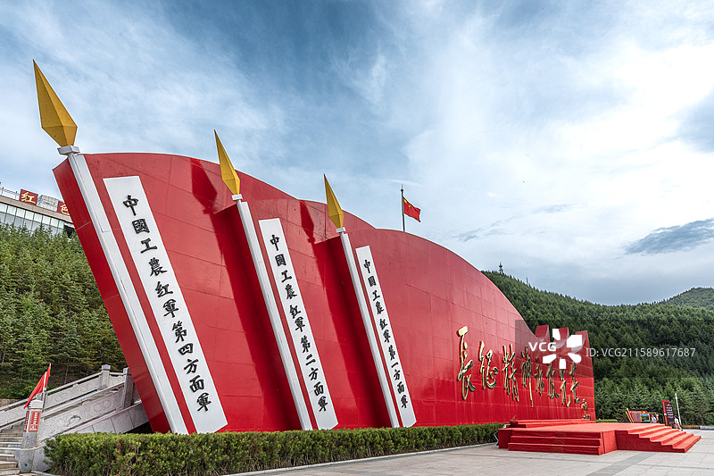 宁夏隆德县六盘山之红旗漫卷西风图片素材