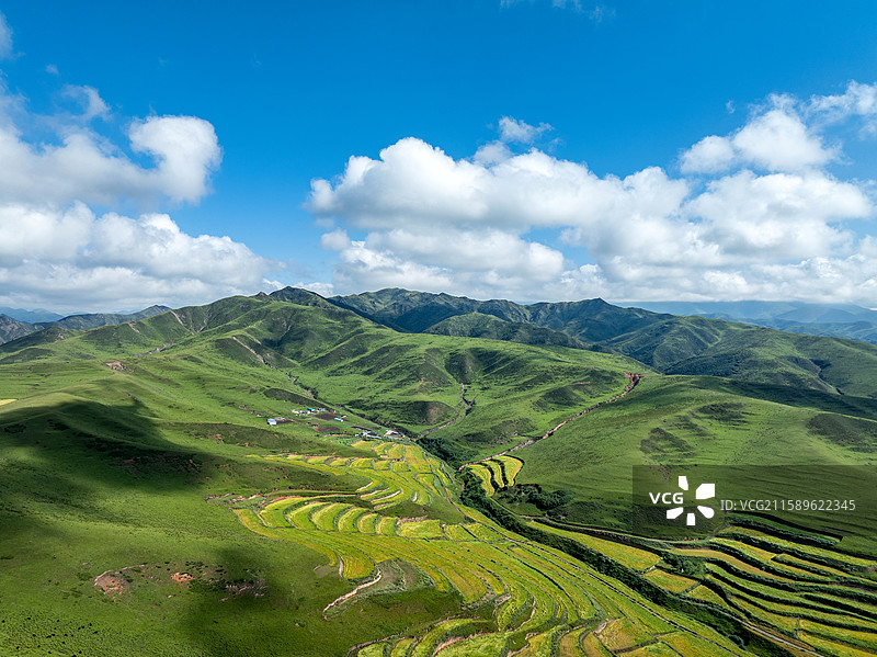 甘肃甘南卓尼县观景台梯田风光航拍图片素材