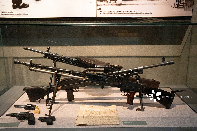 深圳博物馆展示的武器老式机枪图片素材