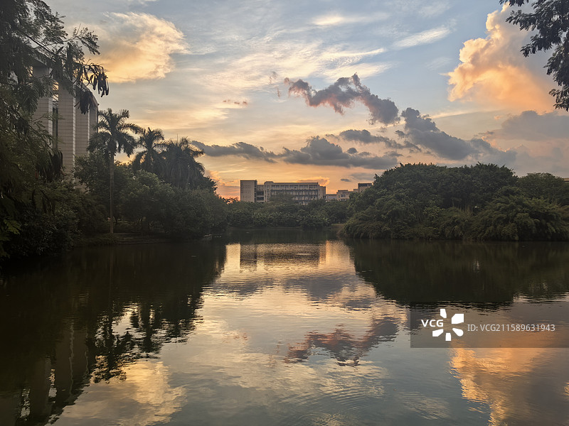 广州大学内湖夕阳图片素材