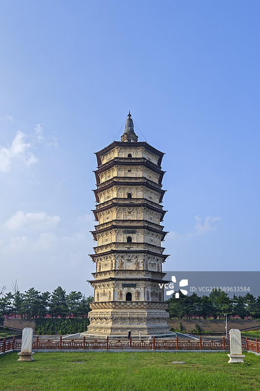 呼和浩特万部华严经塔图片素材