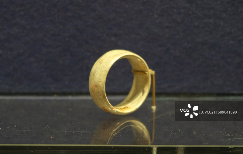 玉镯 新石器时代凌家滩文化晚期 北京故宫博物院文华殿“文明先锋-凌家滩文化玉器展”图片素材