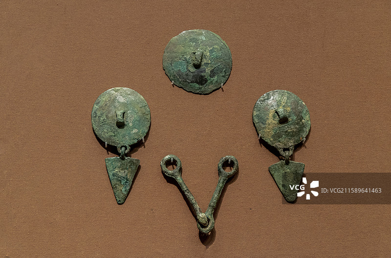 内蒙古博物院：青铜马面饰（春秋—战国，鄂尔多斯市杭锦旗桃红巴拉墓地出土，内蒙古博物院藏）图片素材