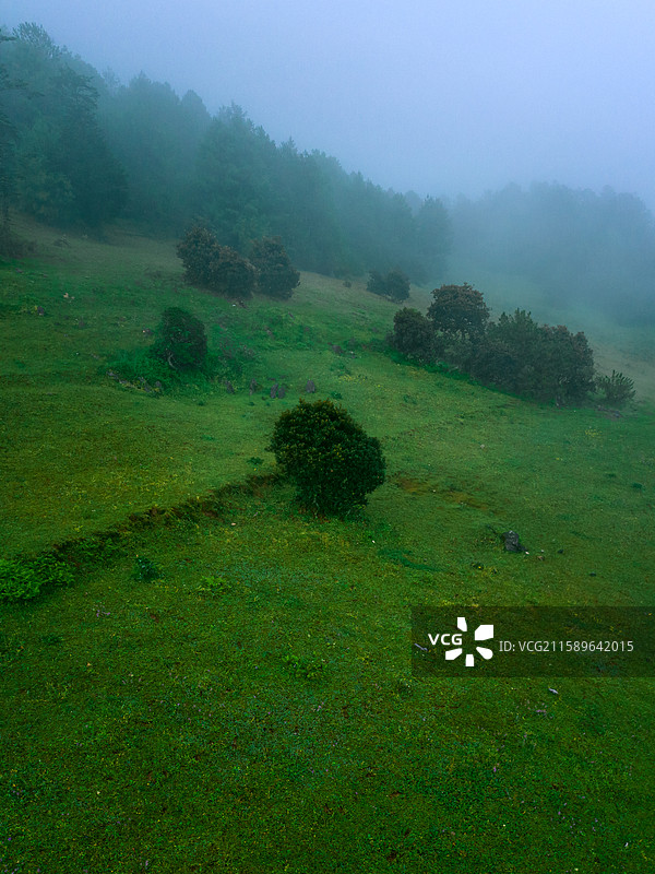 航拍四川攀枝花格萨拉彝族乡日都尼西草原图片素材