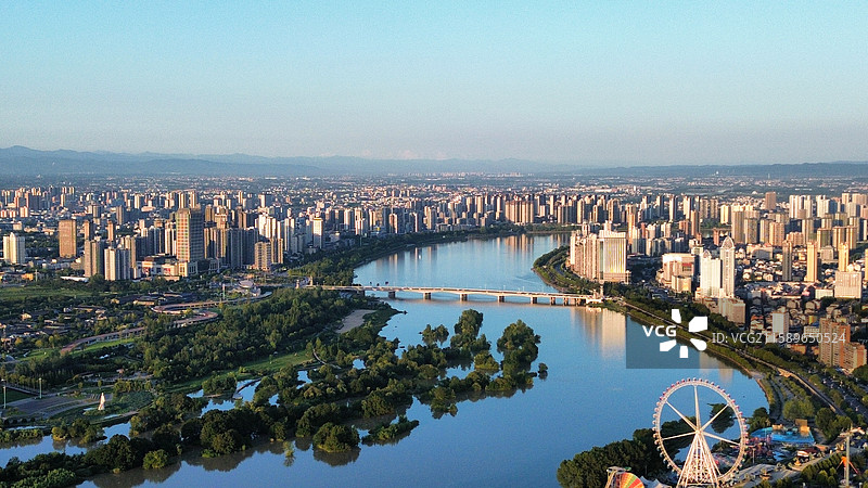 陕西省汉中市汉台区南郑区滨江新区大河坎镇汉江一江两岸城市全景航拍夕阳生态保护南水北调湿地公园濂水河图片素材