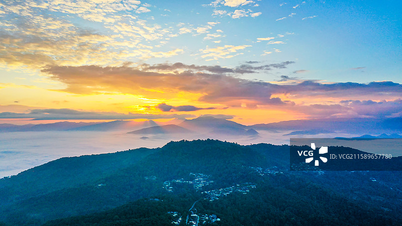 景迈山日出 古茶林图片素材