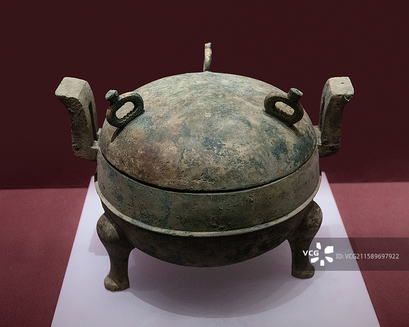 襄阳市博物馆新馆展品·铜鼎。西汉（前202~8年） 2007年襄阳市襄城区岘山汉墓88号墓出土。图片素材