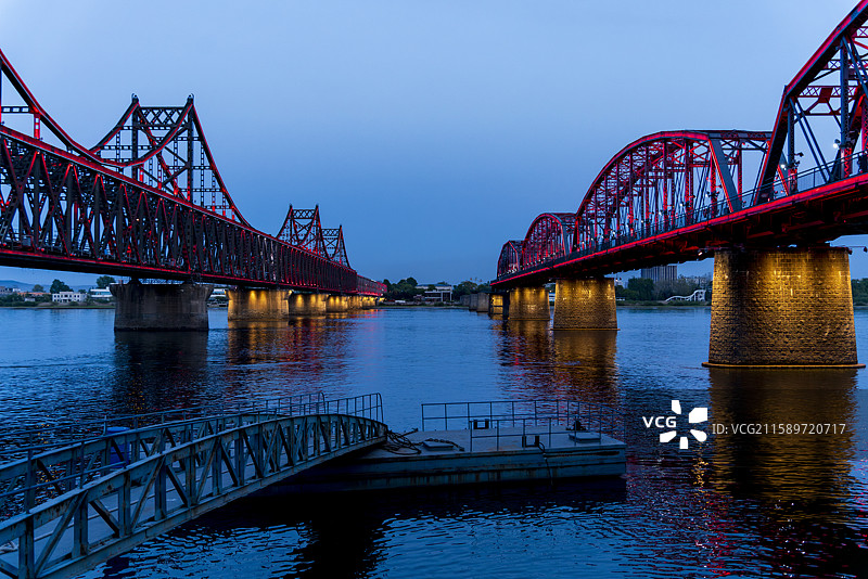 鸭绿江断桥与中朝友谊桥图片素材