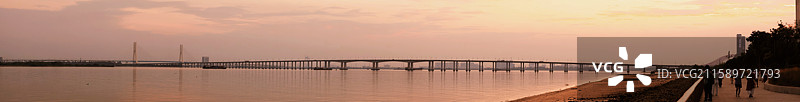 广州市南沙区夕阳下的凫洲大桥图片素材