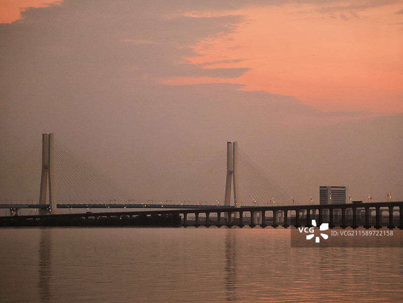 广州市南沙区夕阳下的凫洲大桥图片素材