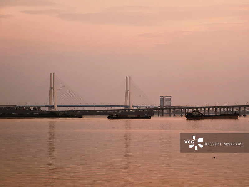 广州市南沙区夕阳下的凫洲大桥图片素材