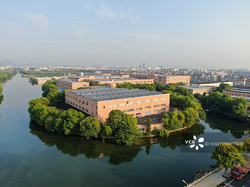 绍兴柯桥运河旁城市航拍图片素材