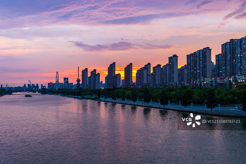 落日晚霞，通吕运河城市风光，摄于静海大桥图片素材