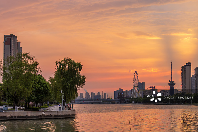 落日晚霞，通吕运河城市风光，摄于静海大桥图片素材