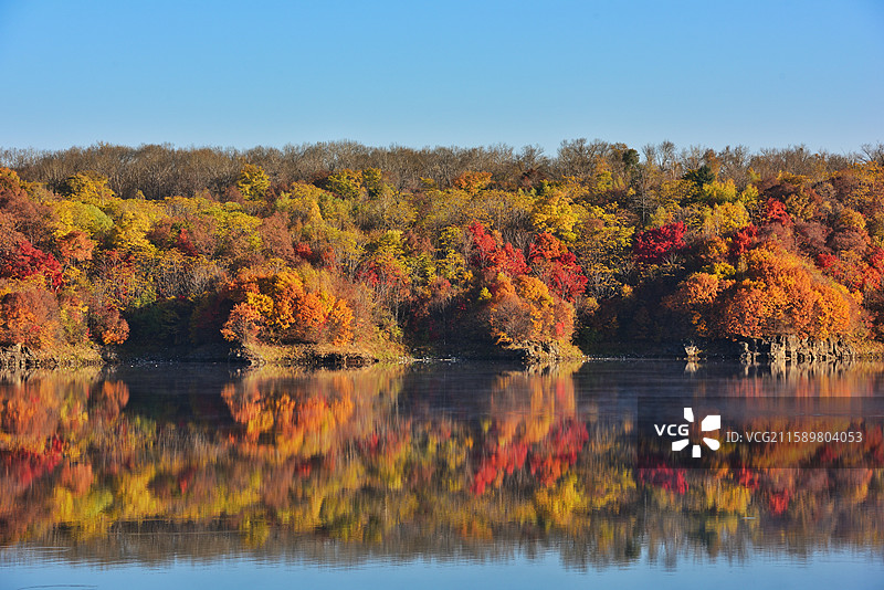吉林省白山市抚松县松江河镇三江汇的秋天图片素材