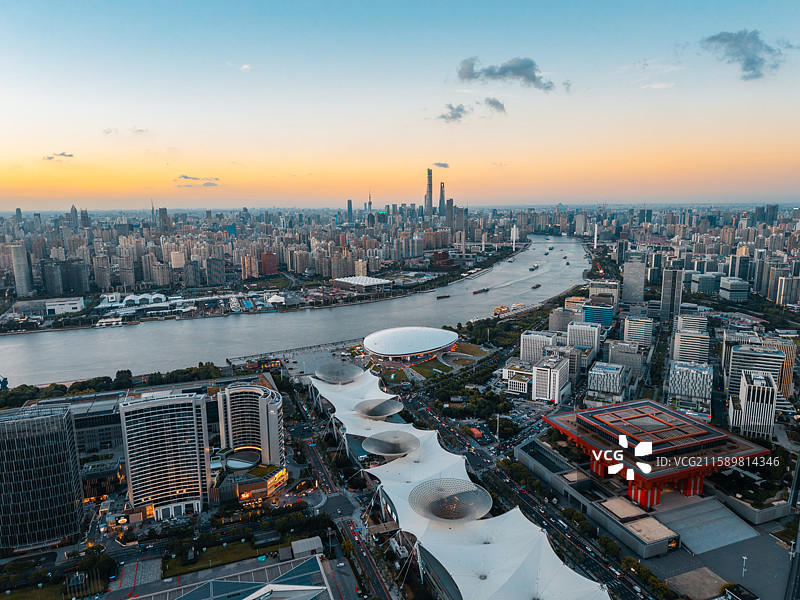 夕阳下的上海浦东世博滨江图片素材