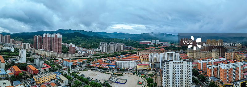 隆化县 下洼子村 苔山公园 航拍 西山村图片素材