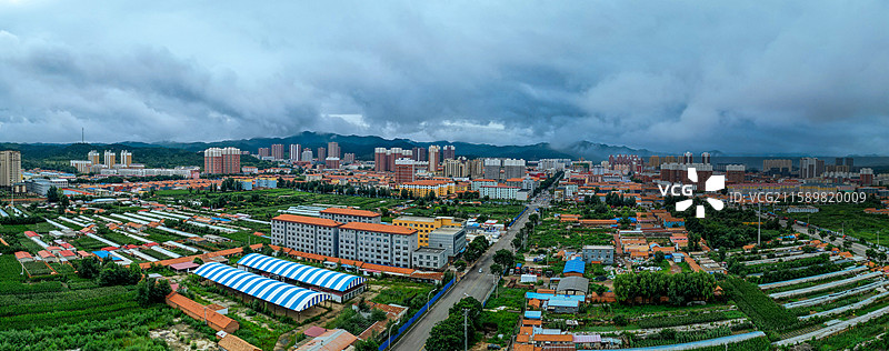 隆化县 下洼子村 苔山公园 航拍 西山村图片素材
