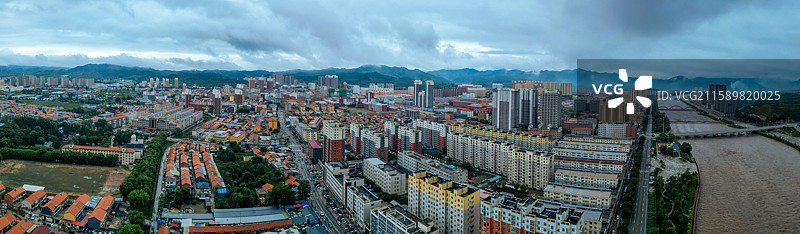 隆化县 下洼子村 苔山公园 航拍 西山村图片素材