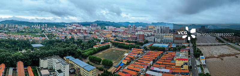 隆化县 下洼子村 苔山公园 航拍 西山村图片素材