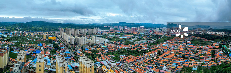 隆化县 下洼子村 苔山公园 航拍 西山村图片素材