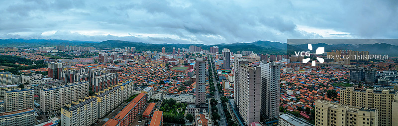 隆化县 下洼子村 苔山公园 航拍 西山村图片素材