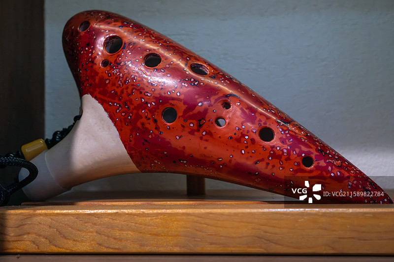 中国历史文化名街扬州东关街商家展示的陶笛图片素材