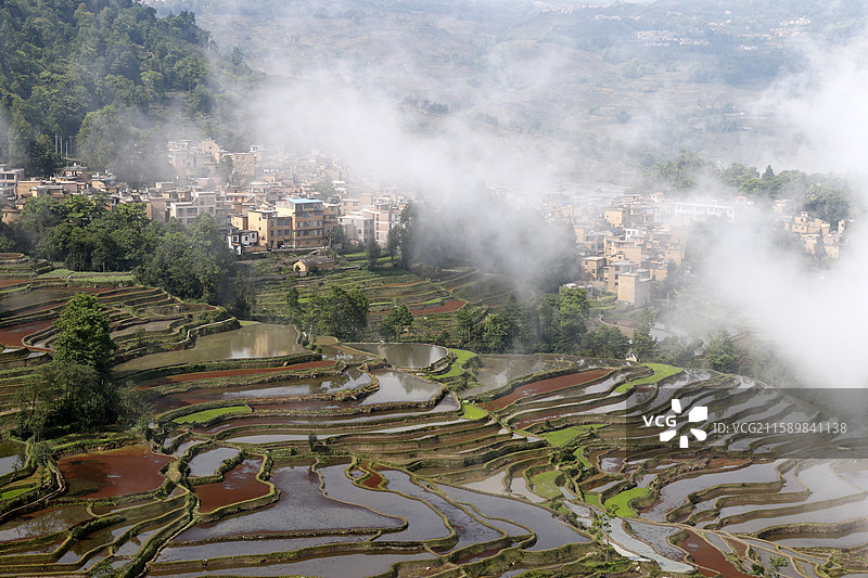 云南省红河州元阳县老鹰嘴麻栗寨图片素材