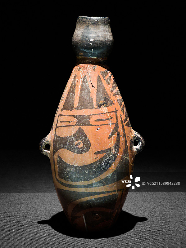 鸟鱼纹彩陶葫芦瓶，新石器时代仰韶文化半坡类型，西安半坡博物馆藏图片素材