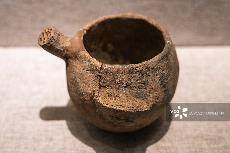 双耳箅流灰陶壶（新石器时代中原龙山文化）河南博物院藏 1959年汝州市出土图片素材