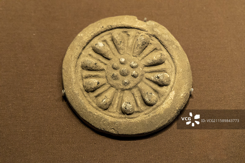 内蒙古博物院：莲瓣纹瓦当（北魏，呼和浩特市回民区坝口子古城遗址出土，内蒙古博物院藏）图片素材