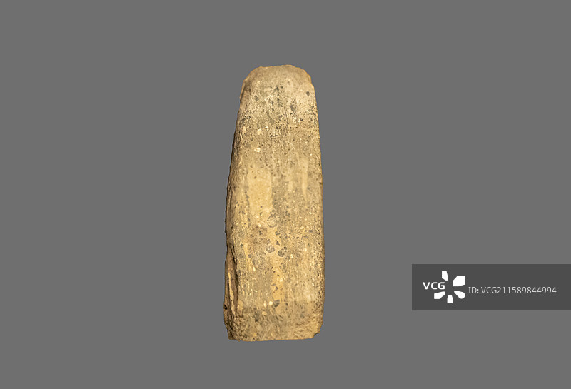 湖北省武汉博物馆“武汉古代历史陈列”：石锛【西周（公元前1046—前771年），新洲区香炉山出土】图片素材