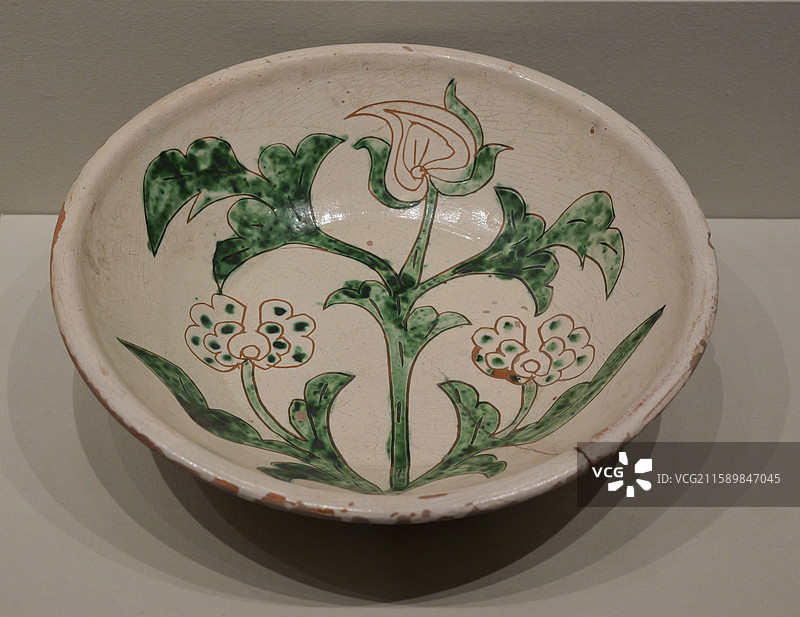 白釉绿彩刻牡丹纹洗 辽 阿鲁科尔沁旗博物馆藏图片素材