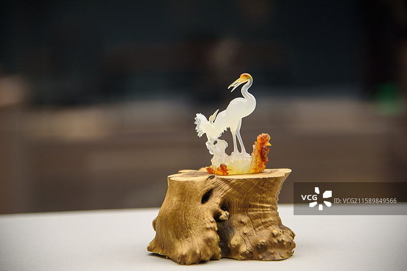 中国工艺美术馆玛瑙材质瑞鹤合鸣艺术品图片素材