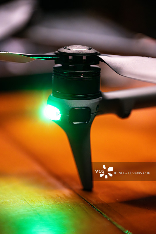 大疆御4p无人机 激光雷达避障 DJI Mavic 4 Pro 三摄像头四旋翼无人机 哈苏镜头图片素材